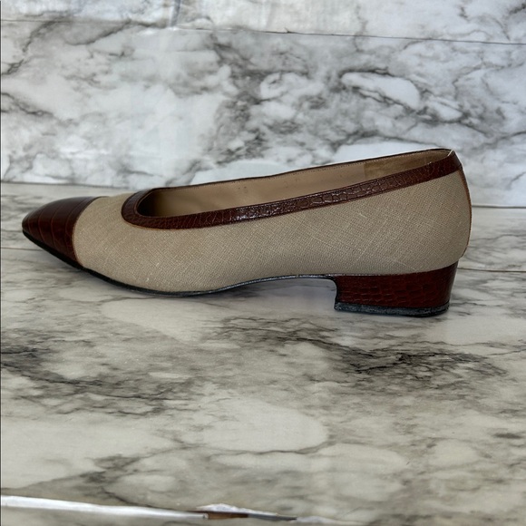 Salvatore Ferragamo | women’s 9 pumps brown crocodile embossed leather cap toe - Picture 9 of 14